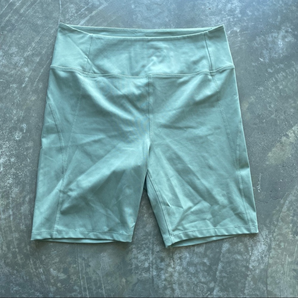 GIRLFRIEND COLLECTIVE High-Rise Bike Short LIMITED EDITION SAGE GREEN